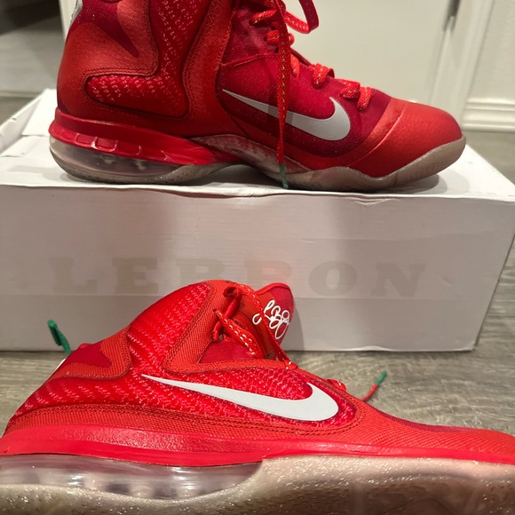 Nike Lebron 9s Christmas Edition - Picture 2 of 8
